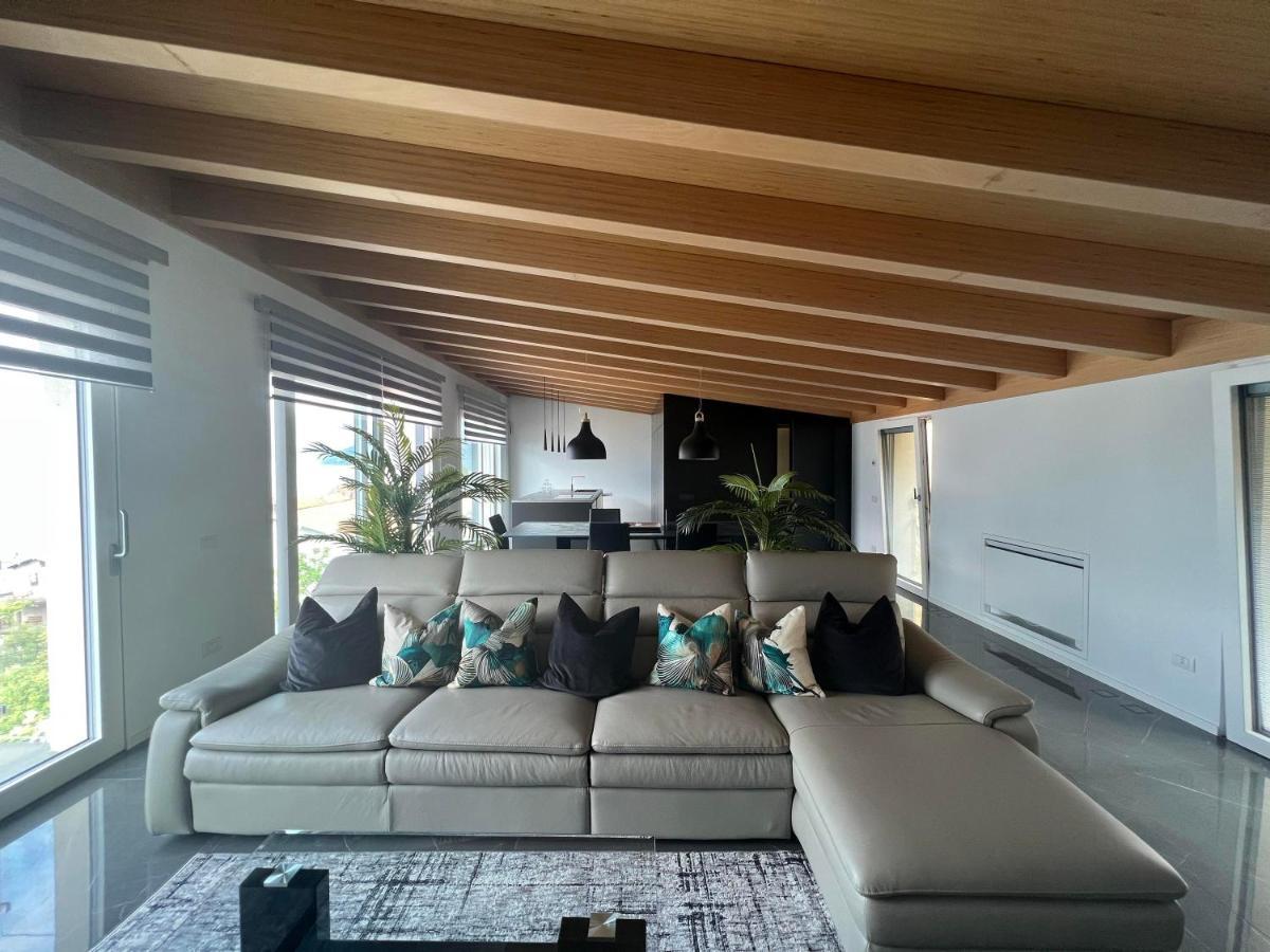 Luxury Lakefront Penthouse เลซเซโน ภายนอก รูปภาพ