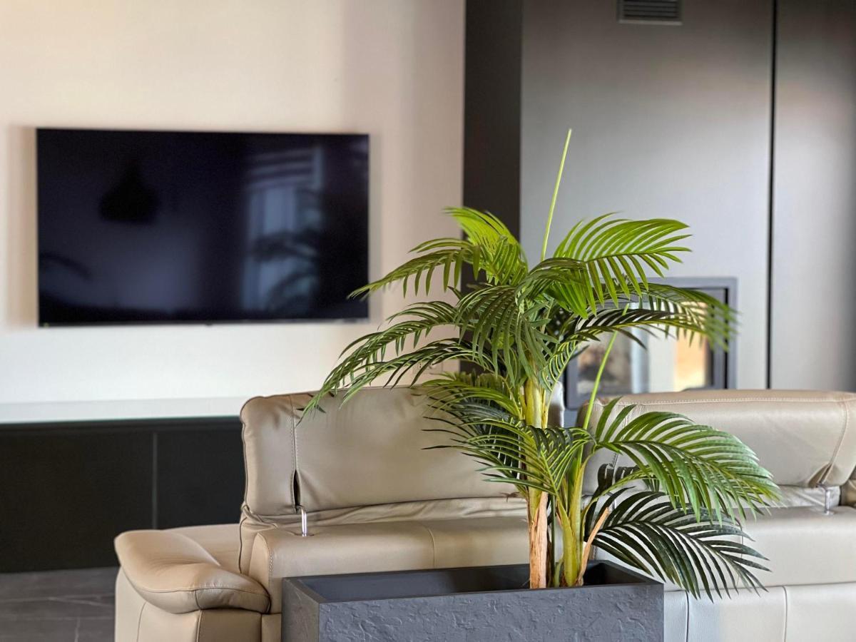 Luxury Lakefront Penthouse เลซเซโน ภายนอก รูปภาพ